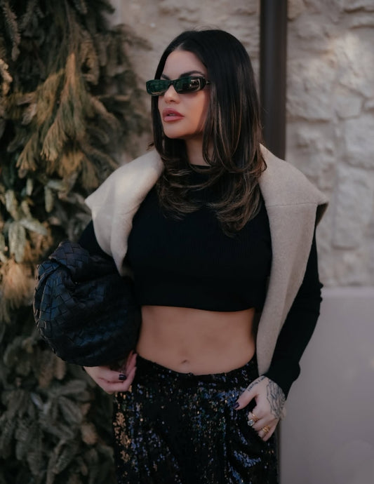 Fitted short cut sweater